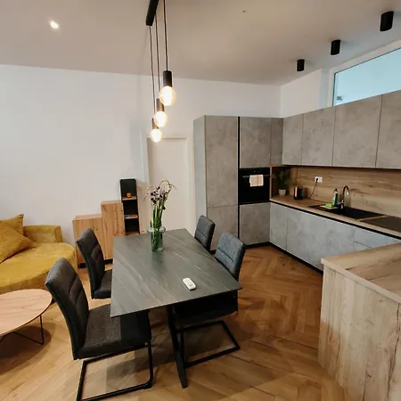 فيلة The White House سبليت