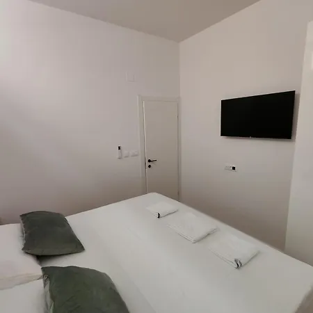 The White House فيلة سبليت