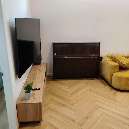 The White House * سبليت