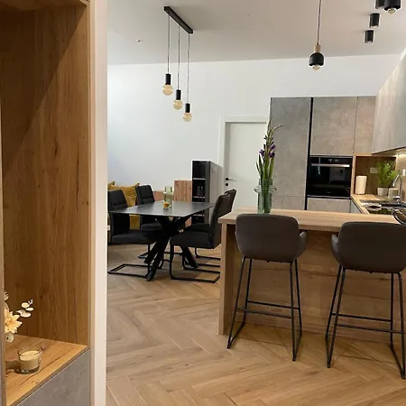 فيلة The White House *