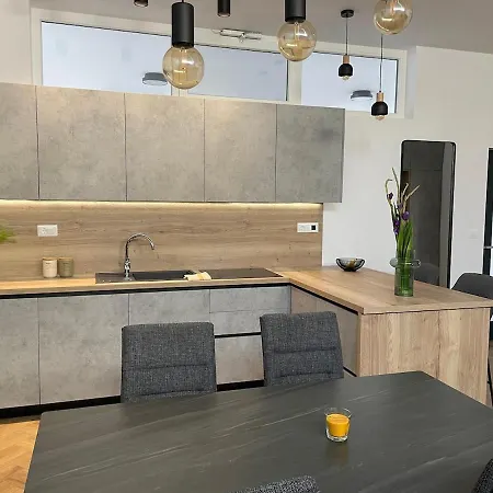 فيلة The White House