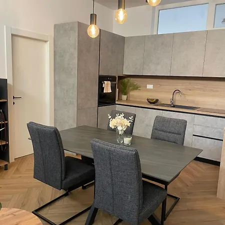 The White House سبليت