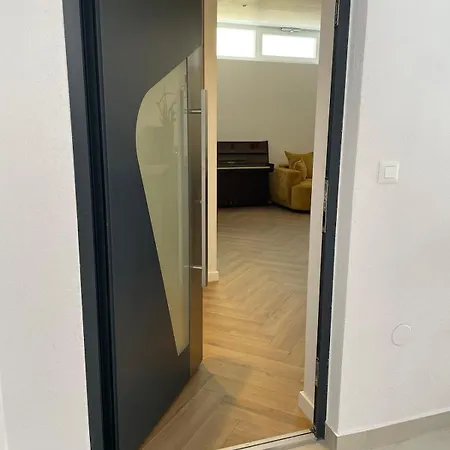 The White House سبليت