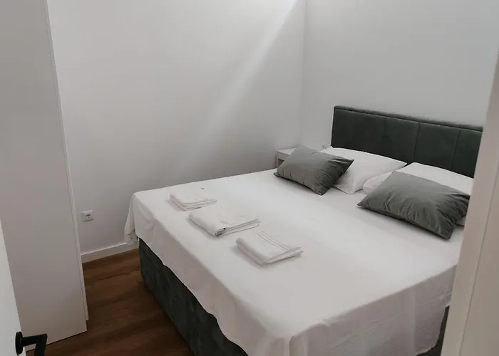 The White House * Split