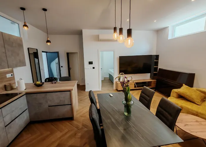 The White House Villa Split