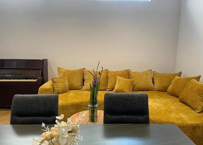 The White House Villa Split