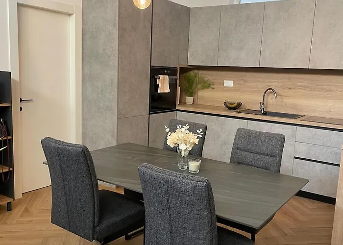 The White House Split