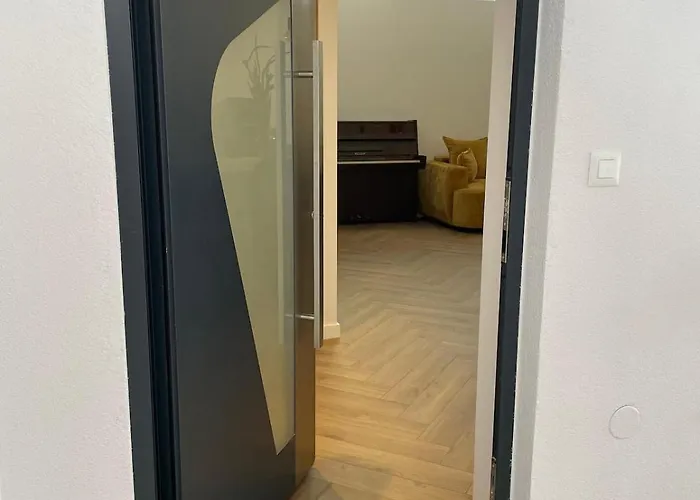 The White House Split