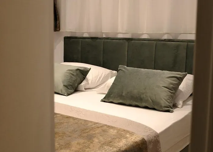 The White House Split