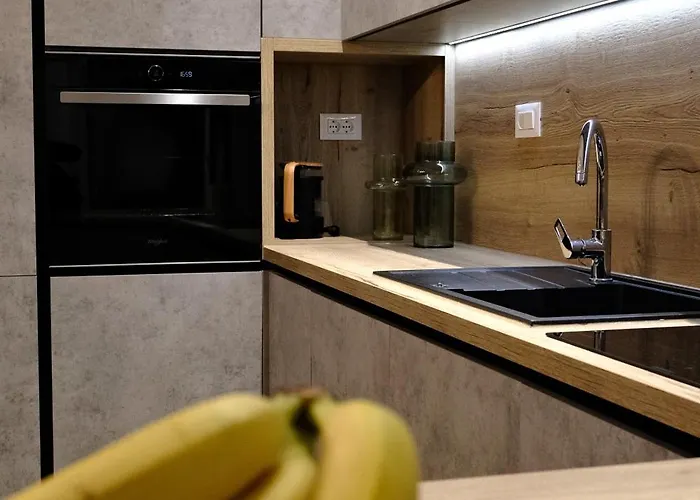 The White House Villa Split