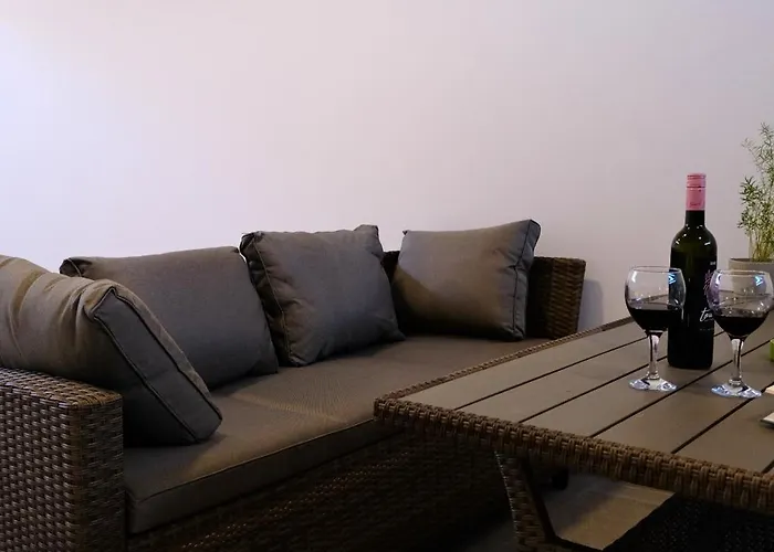 The White House Villa Split