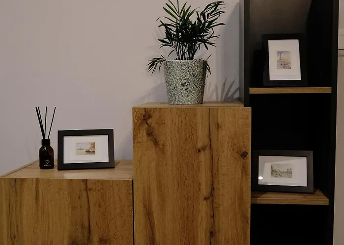 The White House Villa Split