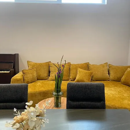 The White House Willa Split