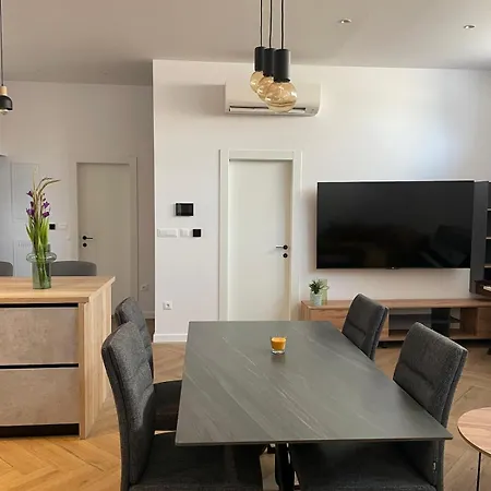 Willa The White House