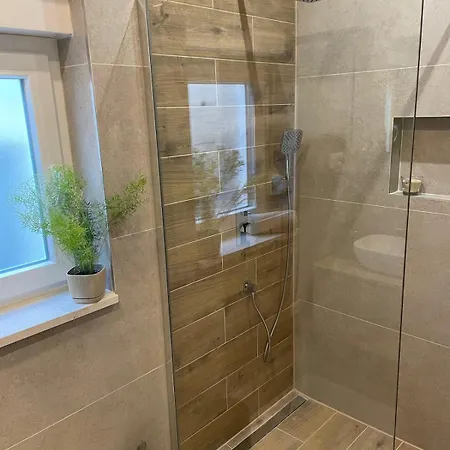 Willa The White House Split