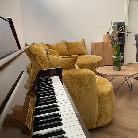 The White House Willa *