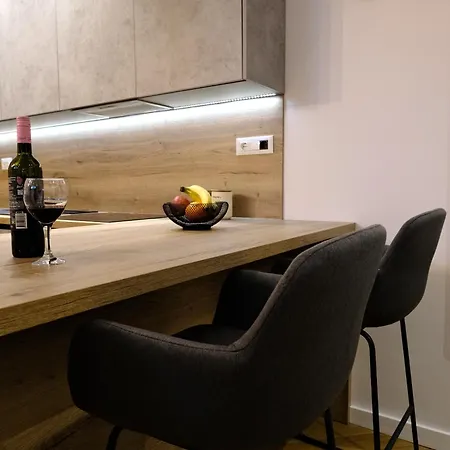 The White House Willa Split