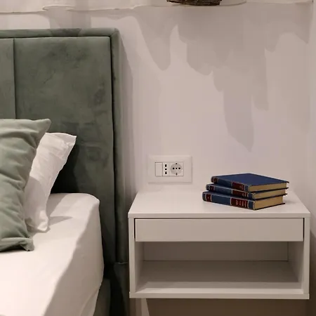 The White House Split