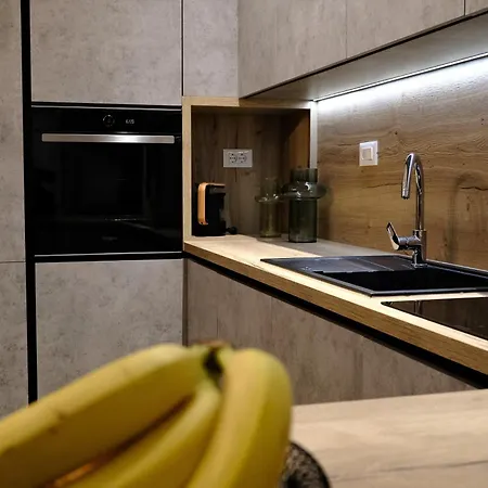 The White House Willa Split