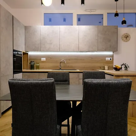 The White House Willa