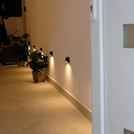 Willa The White House Split