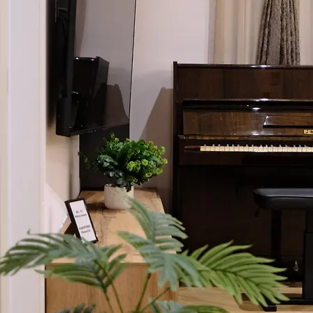 Willa The White House