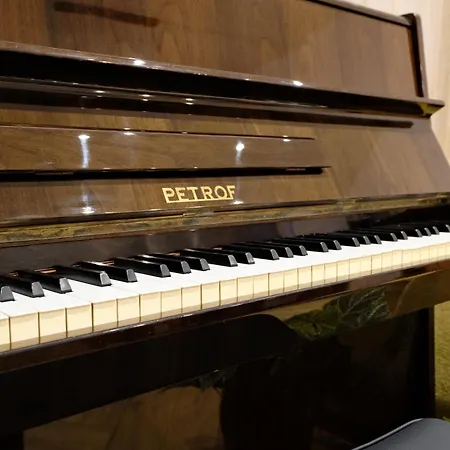 The White House Willa *