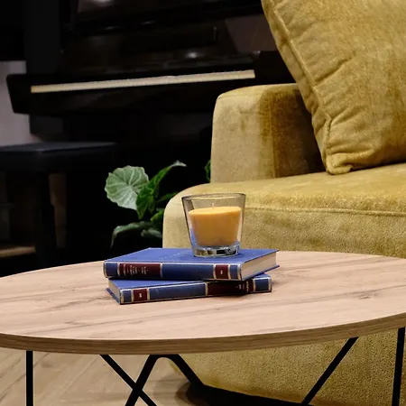 Willa The White House Split