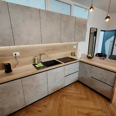 The White House Split