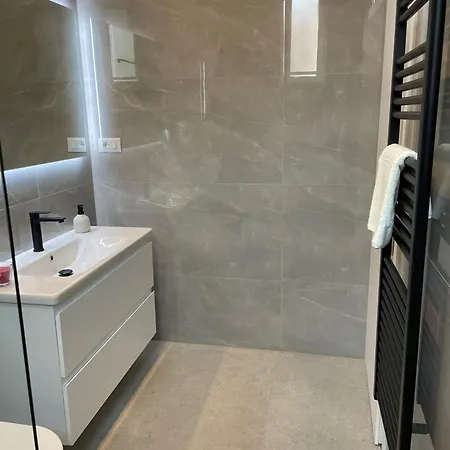 The White House Vila