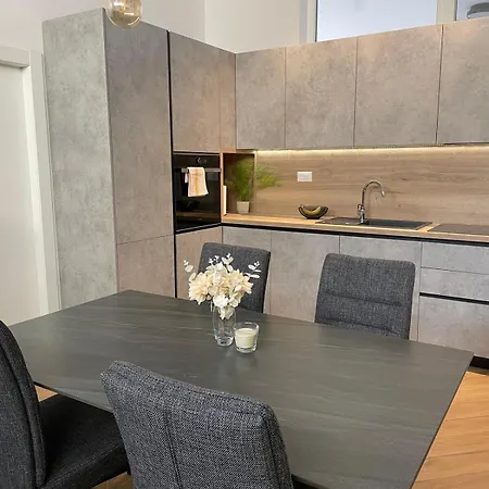 The White House Vila